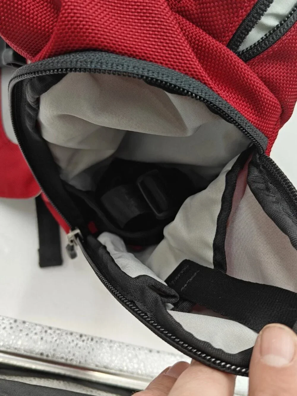 PATAGONIA Large Critical Mass Canvas Reflective Messenger Bag Red